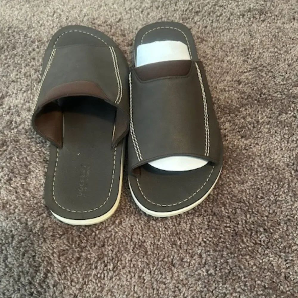 Dockers Brown Faux Leather Men's Slide, size 11-12
